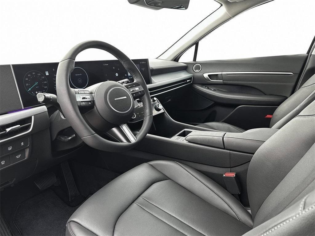 New 2025 Hyundai Sonata Limited image 14