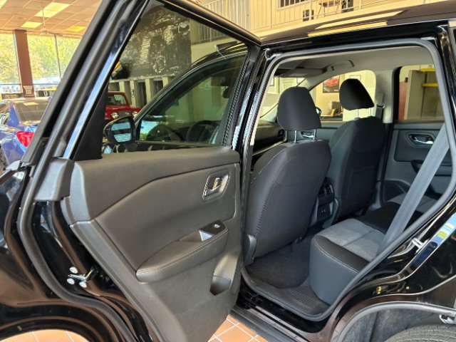 Used 2026 Nissan Rogue SV FWD image 28