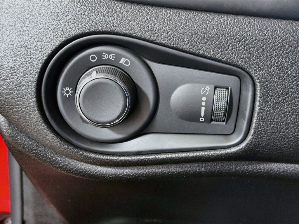 Used 2017 Jeep Renegade Sport w/ Power & Air Group FWD image 12