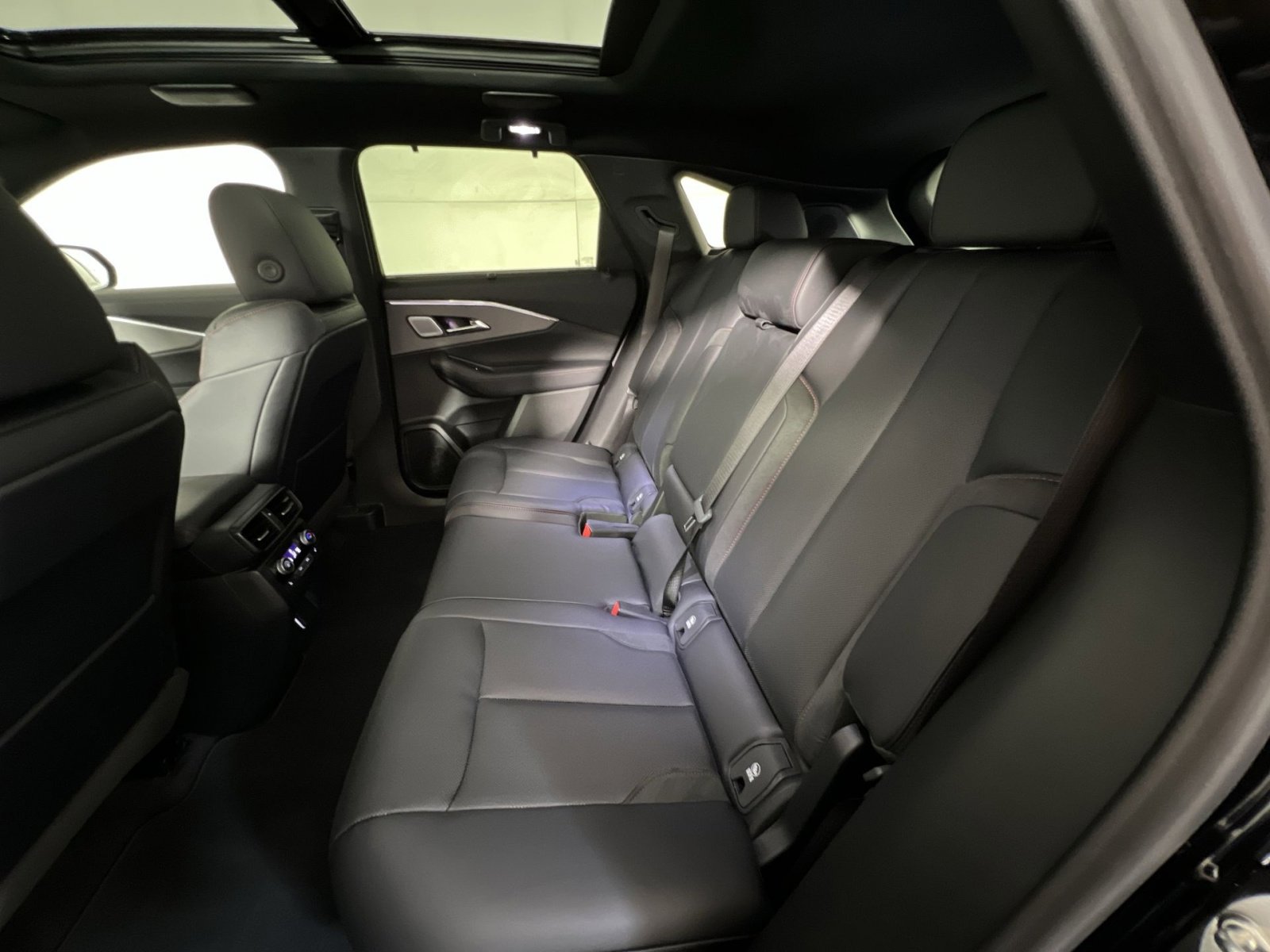 Used 2024 Acura ZDX Type S image 25