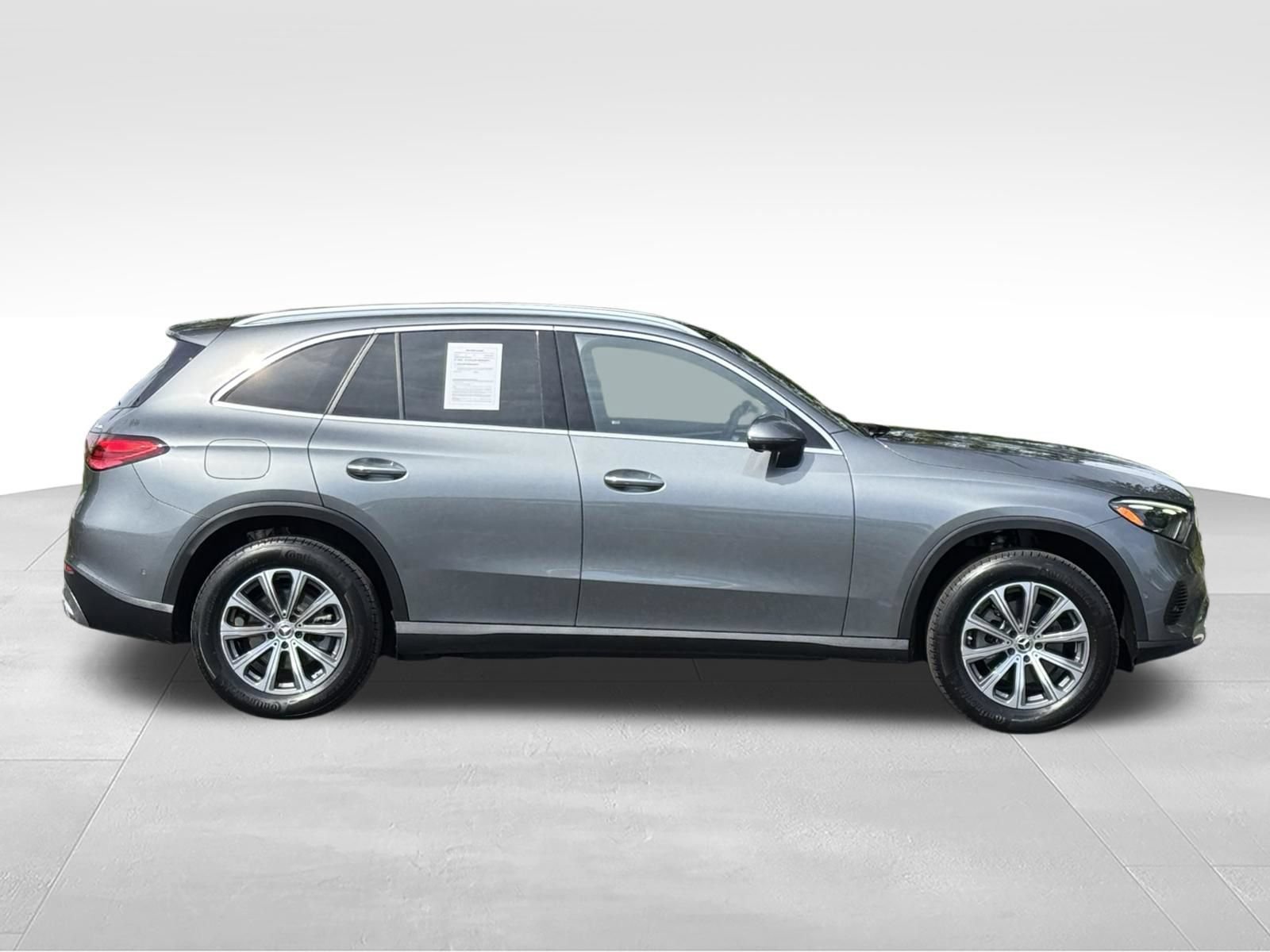 Used 2023 Mercedes-Benz GLC 300 4MATIC image 3