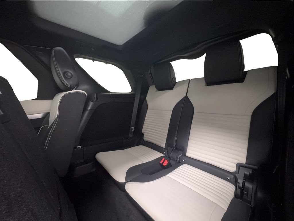 Used 2024 Land Rover Discovery Dynamic SE AWD/4WD image 26