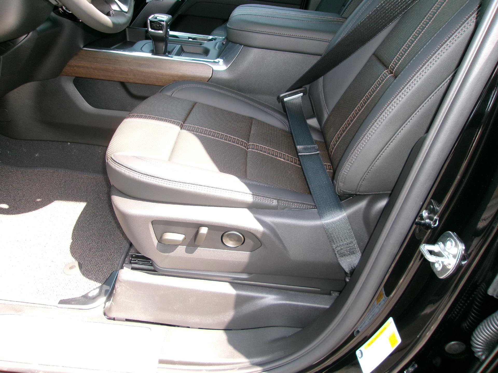 New 2026 Chevrolet Silverado 1500 High Country w/ Midnight Edition AWD/4WD image 12