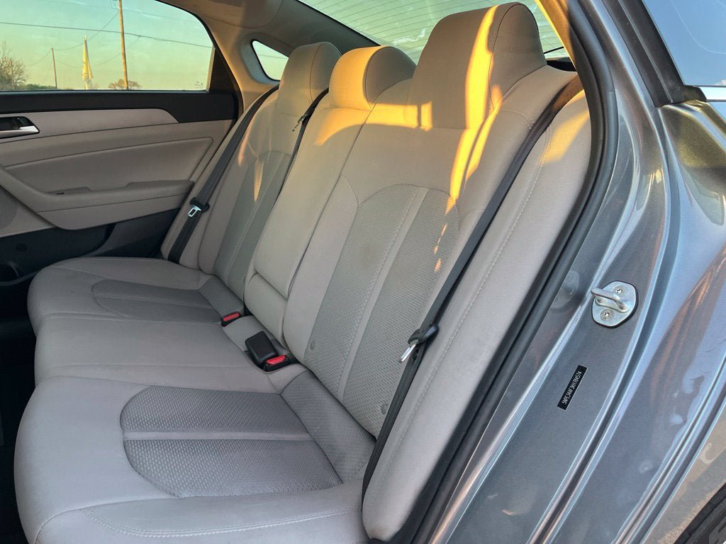 Used 2019 Hyundai Sonata SEL w/ Tech Package 02 FWD image 16