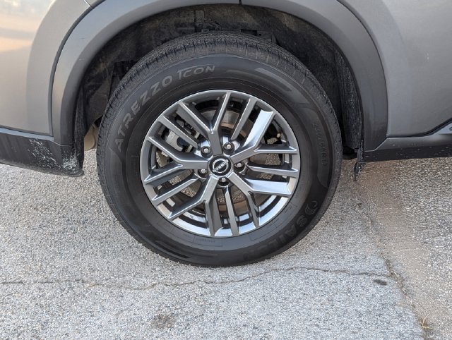 Used 2024 Nissan Rogue S FWD image 3