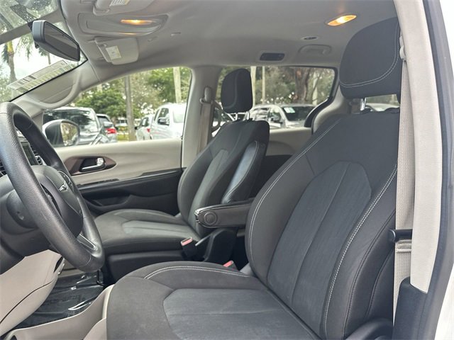 Used 2021 Chrysler Voyager L image 13