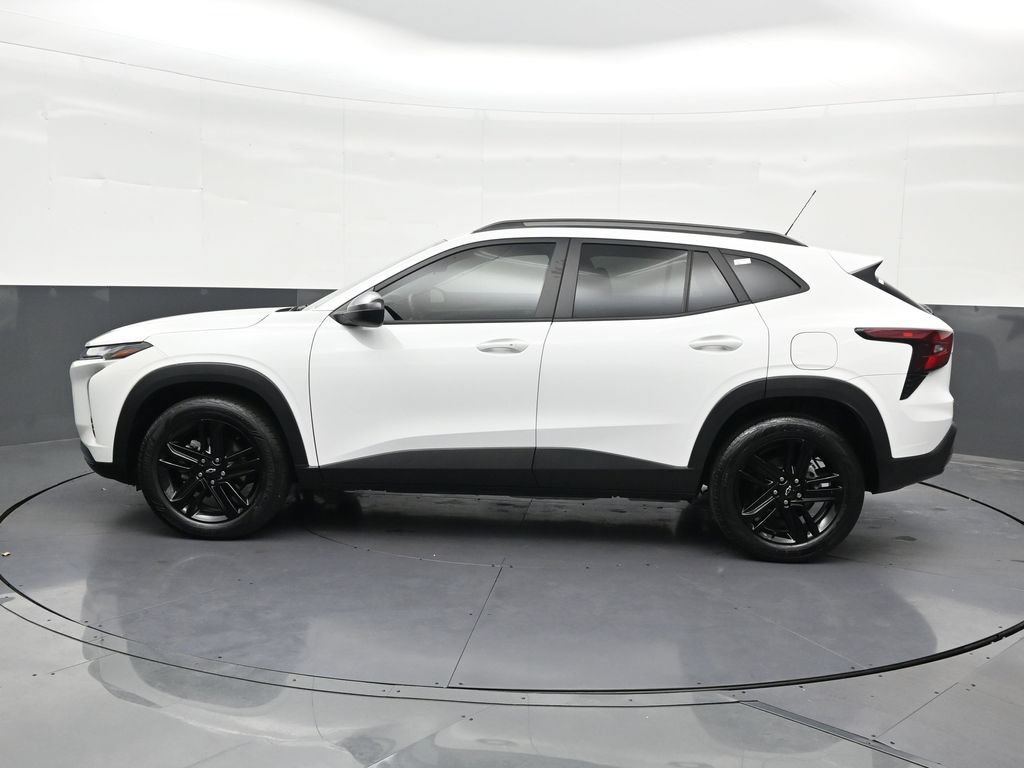 Used 2025 Chevrolet Trax ACTIV w/ Sunroof Package FWD image 2