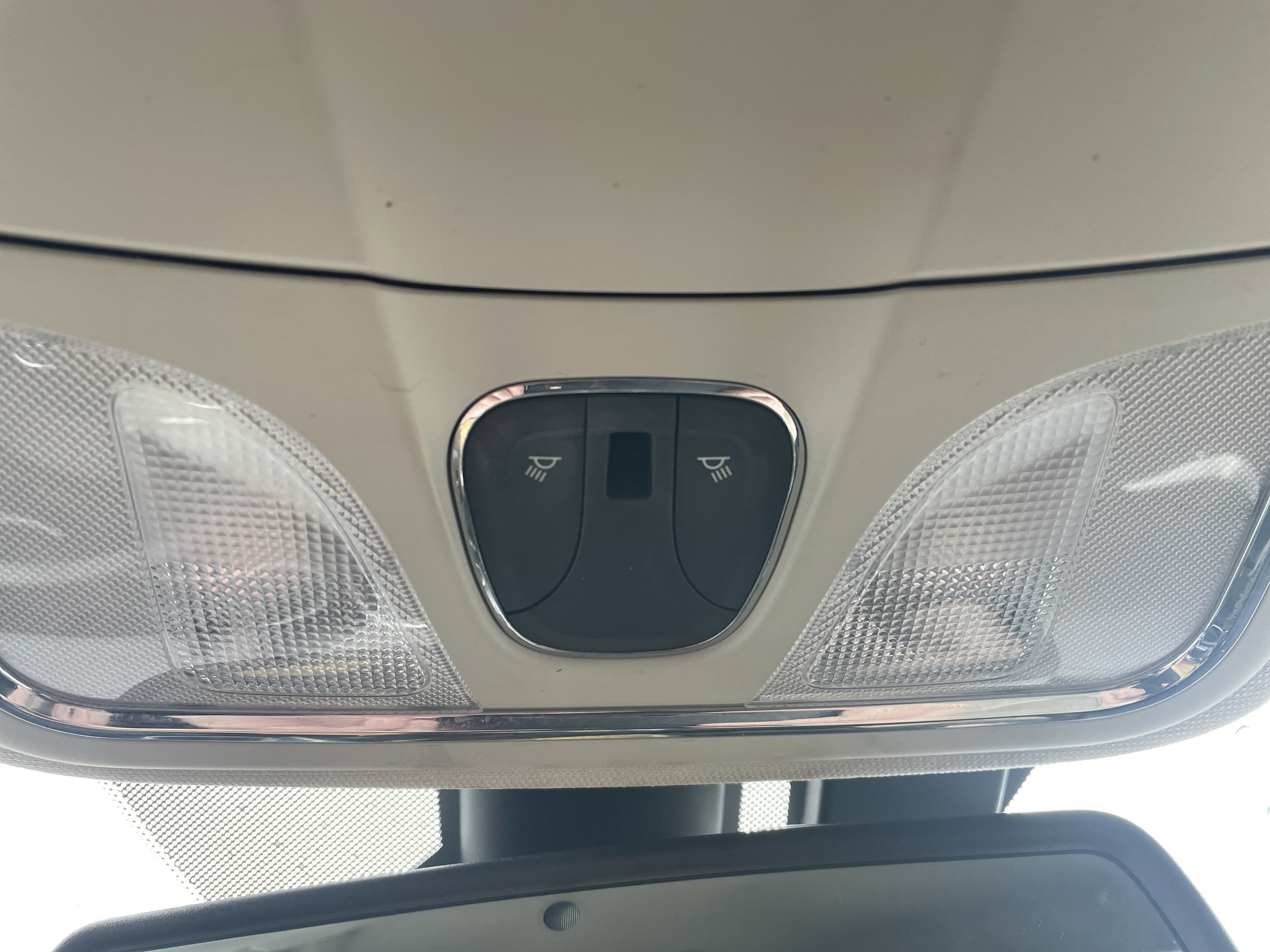 Used 2015 Jeep Cherokee Limited w/ Luxury Group image 28