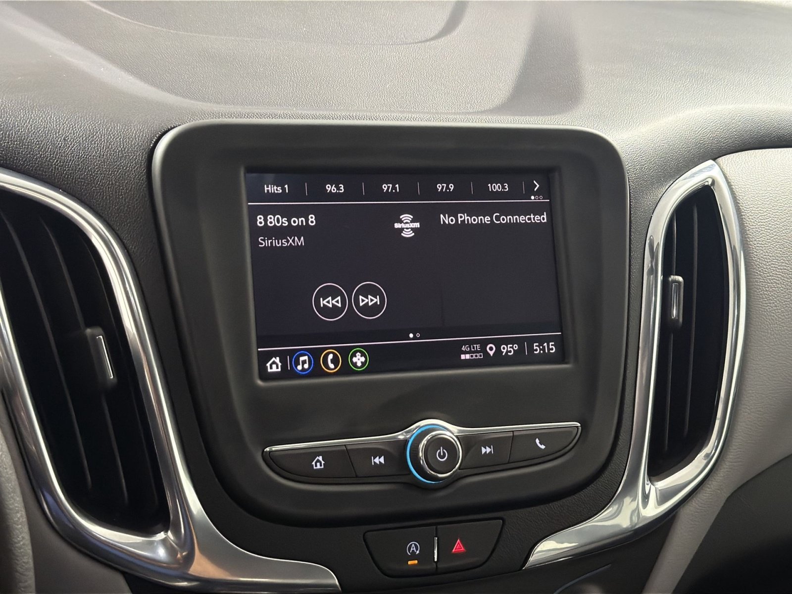 Used 2023 Chevrolet Equinox LS w/ Driver Confidence II Package AWD/4WD image 18