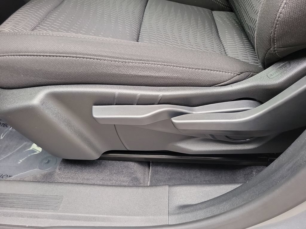 Used 2025 Chevrolet Equinox LT w/ Safety and Technology Package FWD image 12