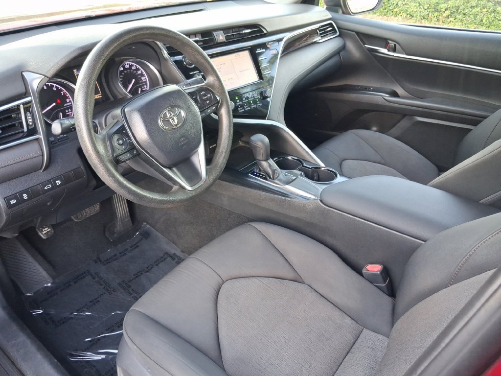 Used 2018 Toyota Camry LE FWD image 16