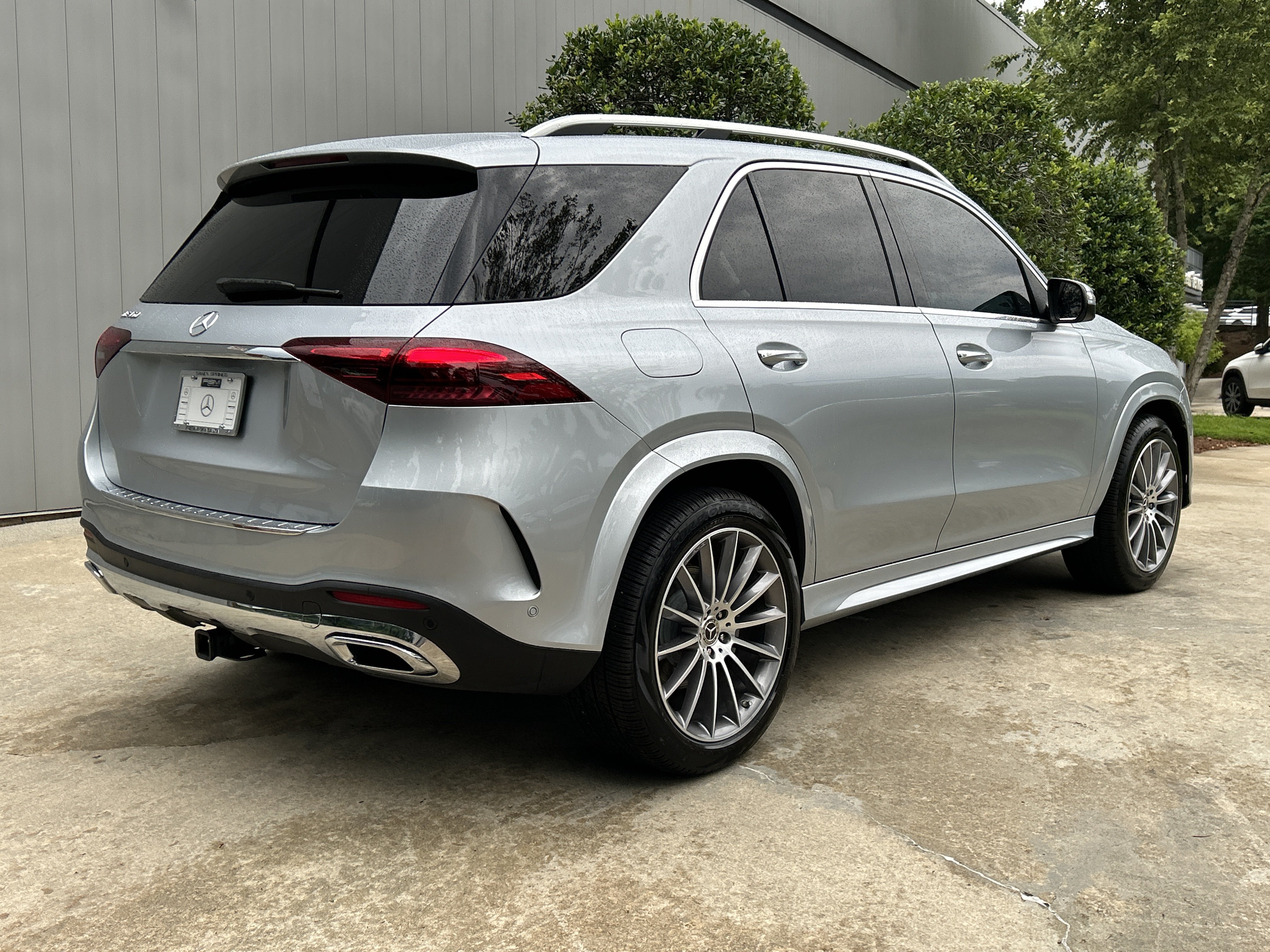Certified 2025 Mercedes-Benz GLE 350 4MATIC w/ AMG Line Exterior image 6