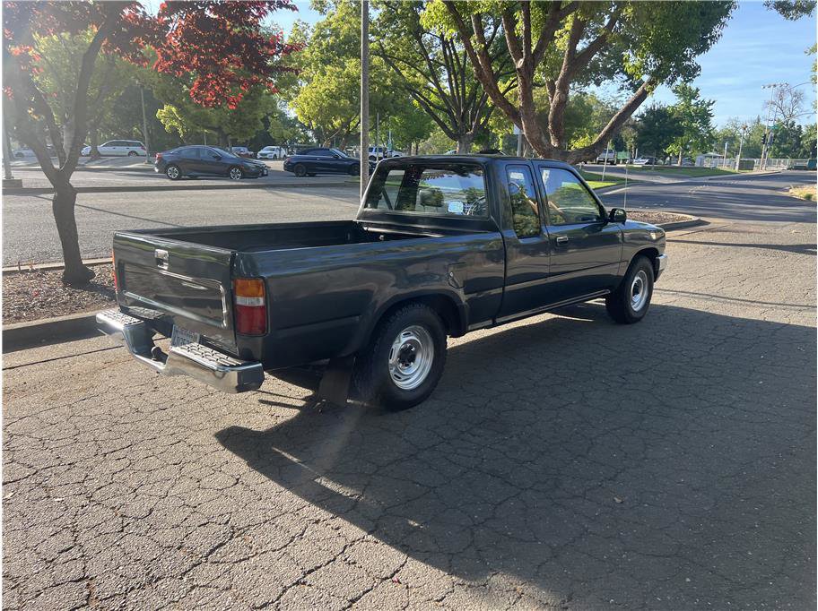 Used 1990 Toyota Pickup Deluxe image 5