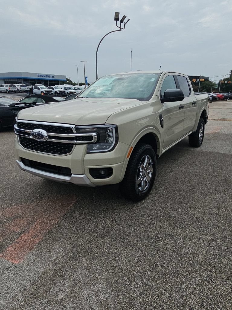 Used 2025 Ford Ranger XLT w/ FX4 Off-Road Package AWD/4WD image 3