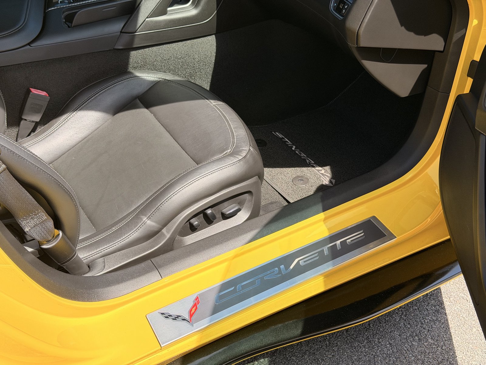 Used 2019 Chevrolet Corvette Stingray Convertible Z51 2LT RWD image 35