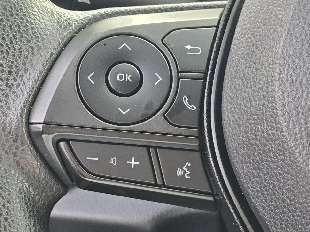 Used 2022 Toyota RAV4 LE image 24