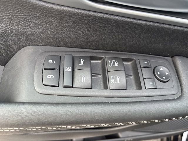 Used 2024 Chrysler Pacifica Touring-L w/ S Appearance Package image 14