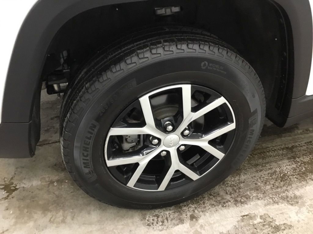 Used 2024 Jeep Grand Cherokee Limited image 19