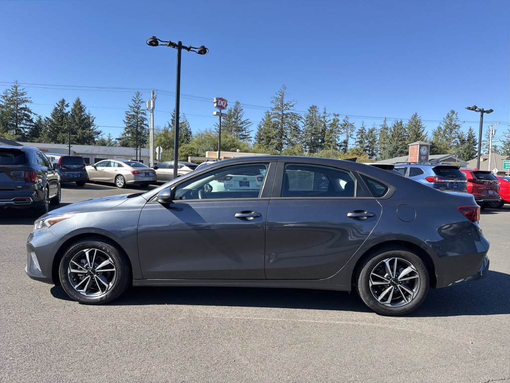 Used 2023 Kia Forte LXS FWD image 3