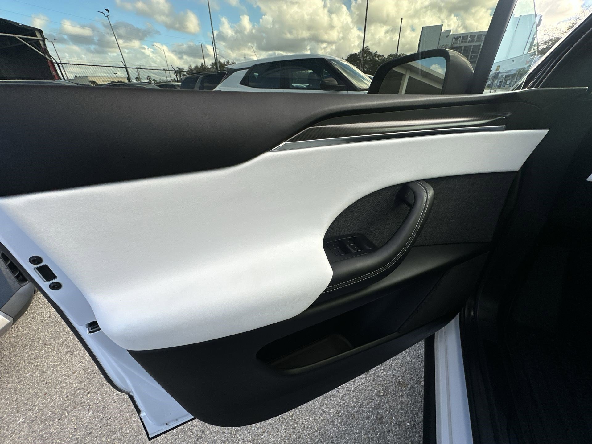 Used 2022 Tesla Model X Plaid image 30