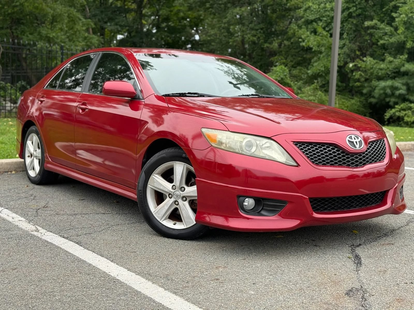 Used 2011 Toyota Camry SE w/ SE Extra-Value Pkg #1 FWD image 1