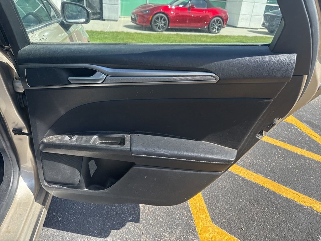Used 2018 Ford Fusion SE FWD image 7