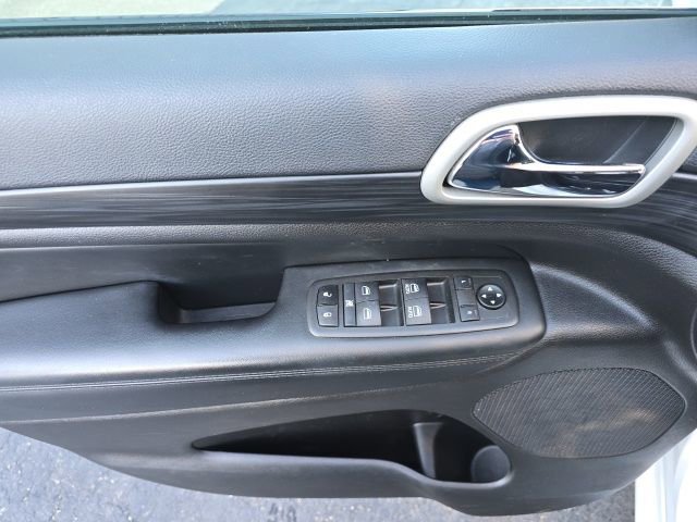 Used 2021 Jeep Grand Cherokee Laredo X image 9