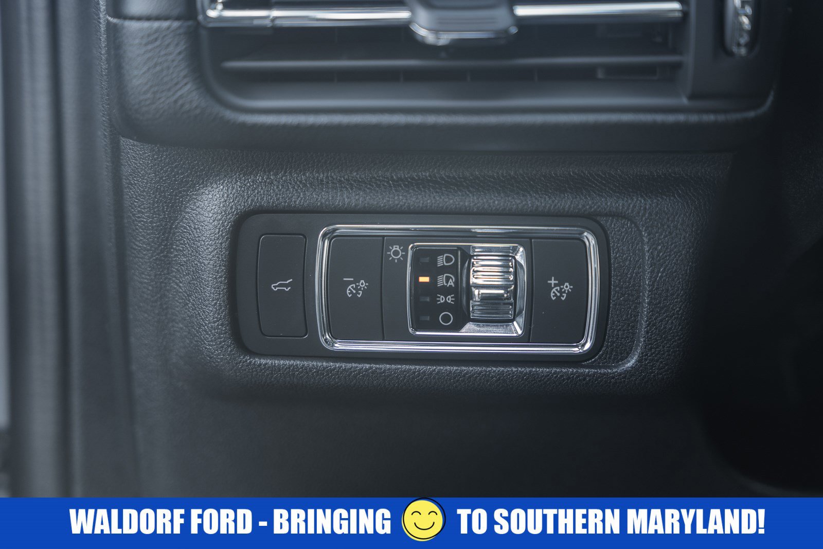 Used 2022 Lincoln Corsair Standard w/ Premium Package image 41