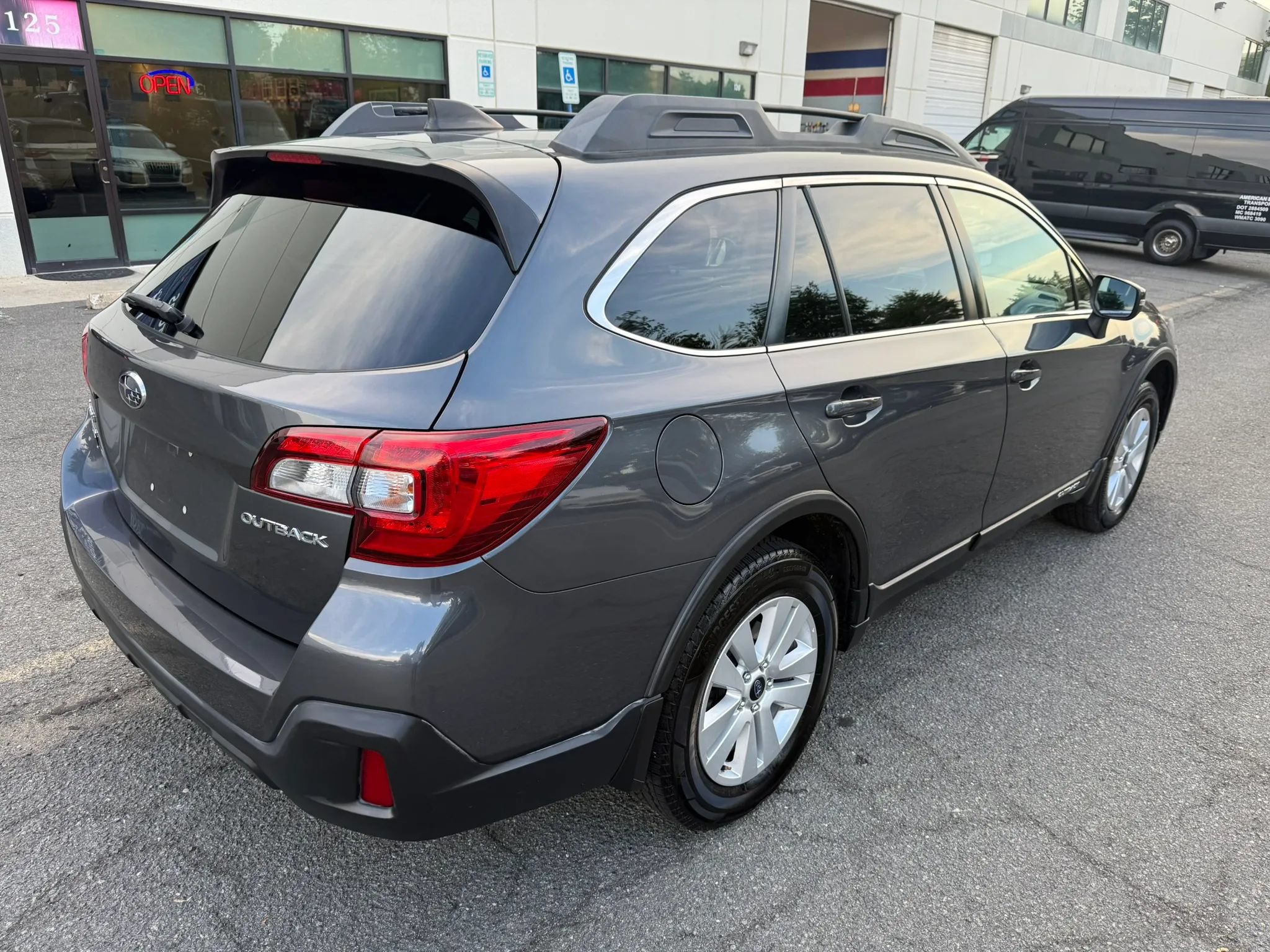 Used 2018 Subaru Outback 2.5i Premium AWD/4WD image 4