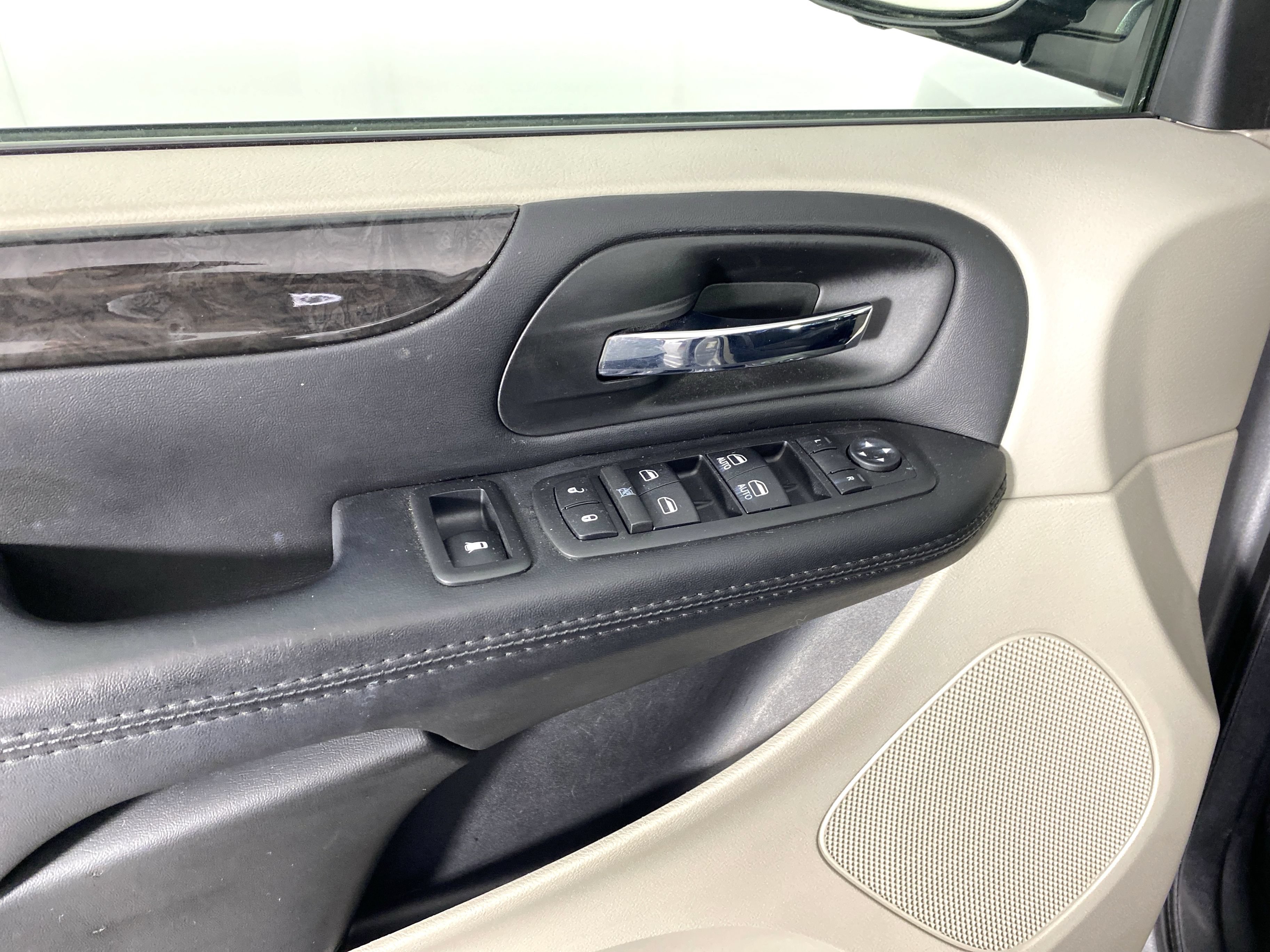 Used 2017 Dodge Grand Caravan SE w/ Power Window Group FWD image 13