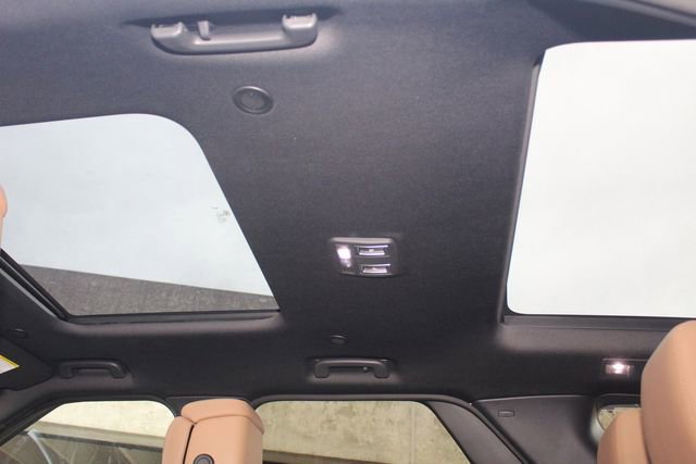 New 2025 Land Rover Discovery Dynamic SE image 23