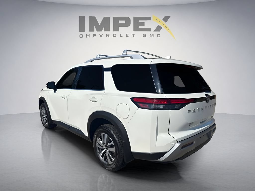 Used 2023 Nissan Pathfinder SL AWD/4WD image 3