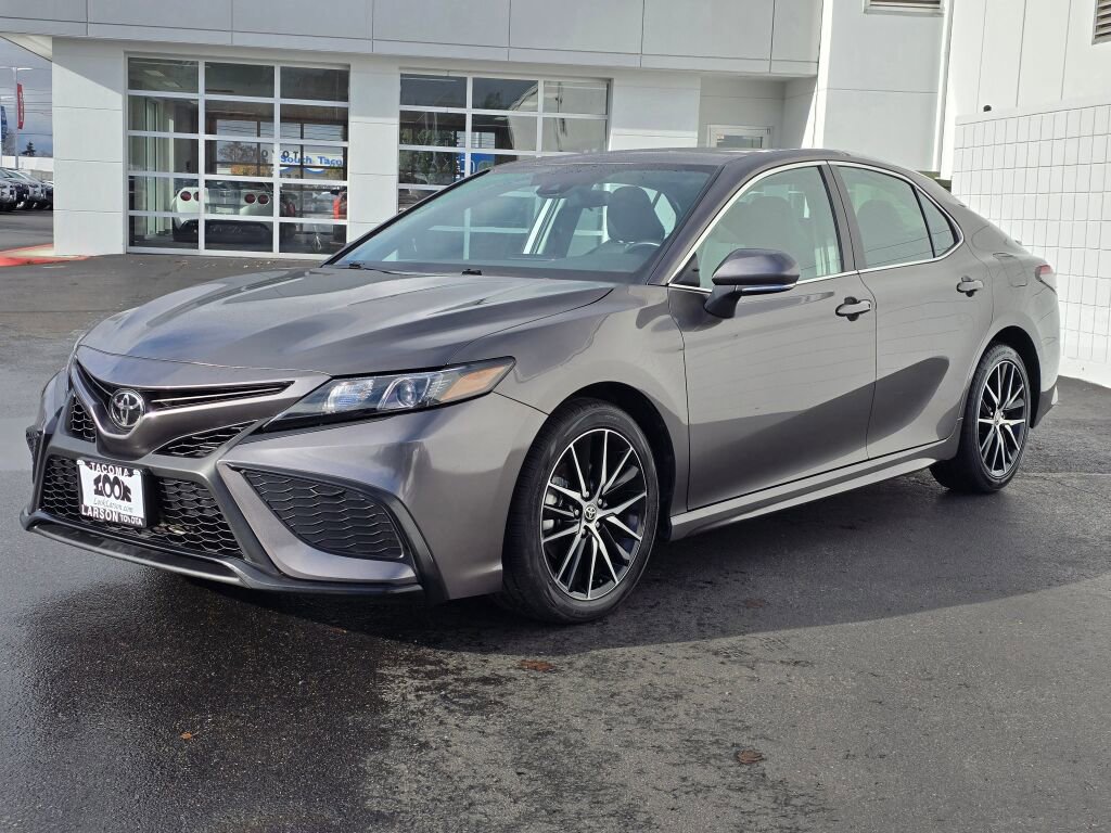 Used 2024 Toyota Camry SE image 6