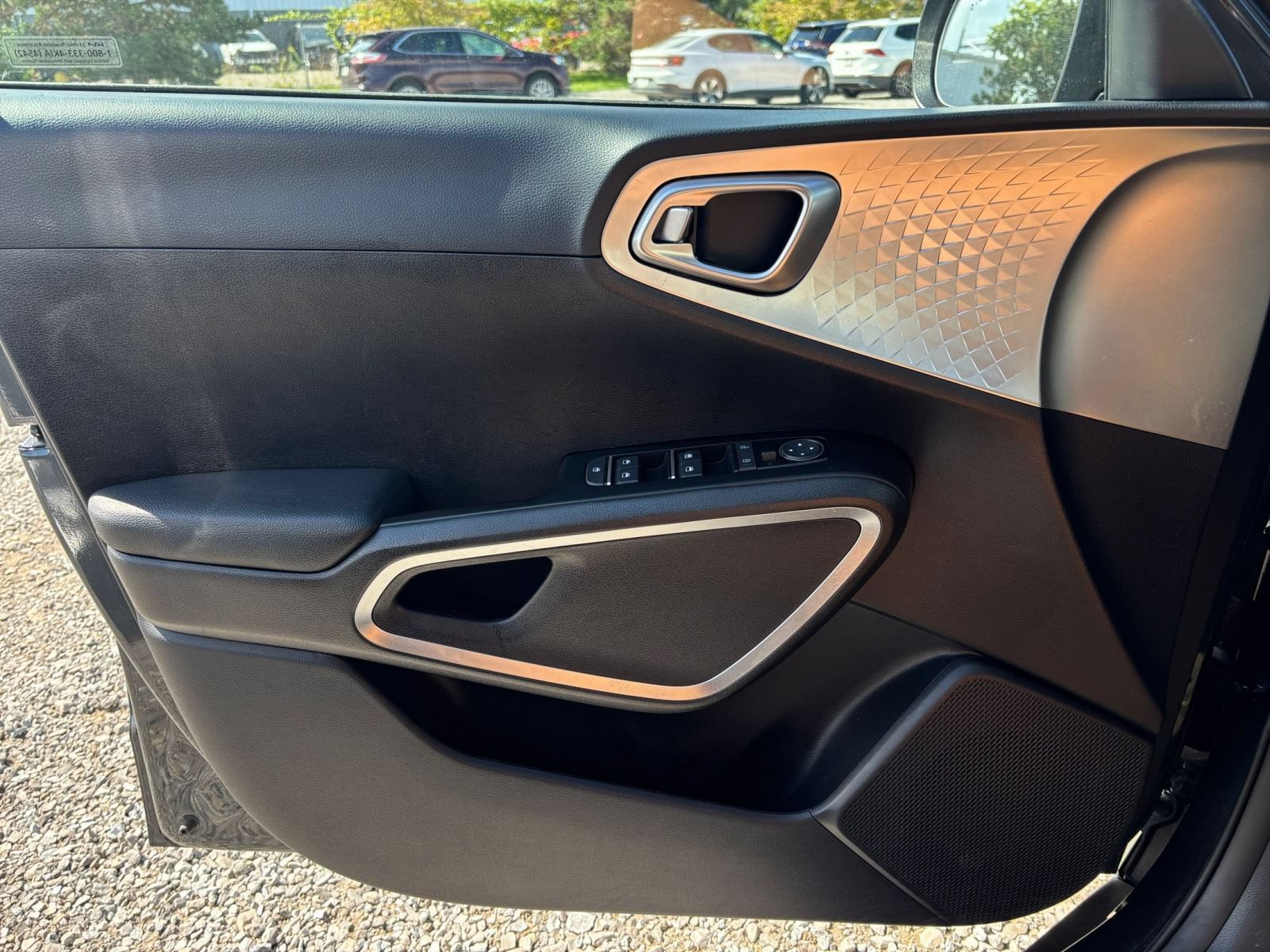 Used 2025 Kia Soul LX w/ LX Technology Package FWD image 18