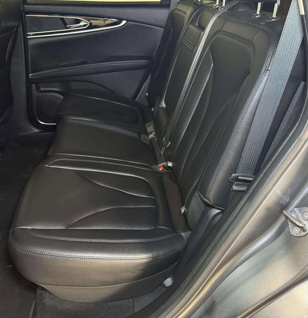 Used 2022 Lincoln Nautilus FWD w/ Premium Package image 22