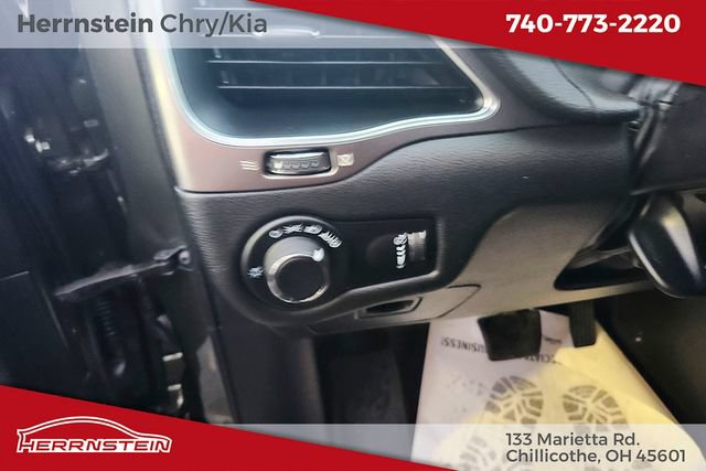 Used 2021 Jeep Cherokee Latitude w/ Mopar Interior Package AWD/4WD image 15