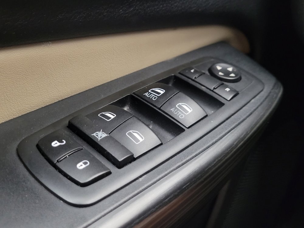 Used 2016 Jeep Cherokee Limited image 27