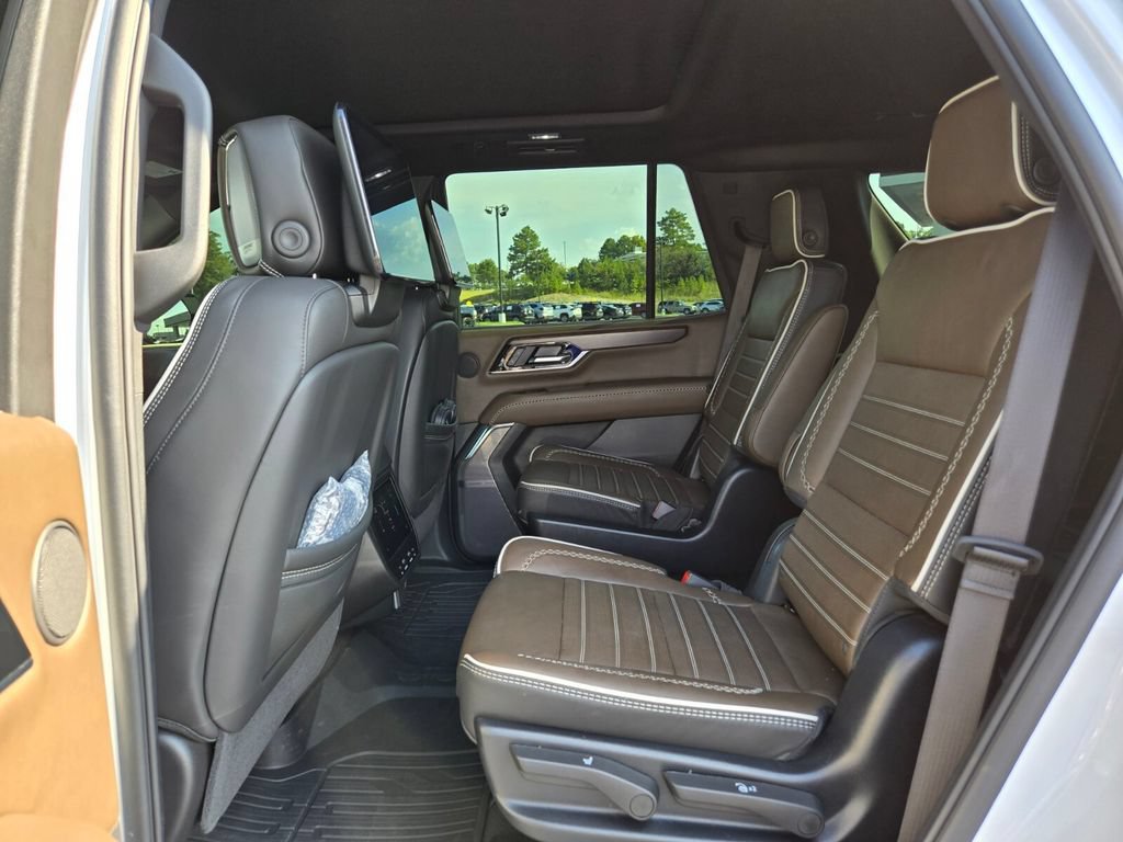Used 2025 GMC Yukon Denali Ultimate AWD/4WD image 13