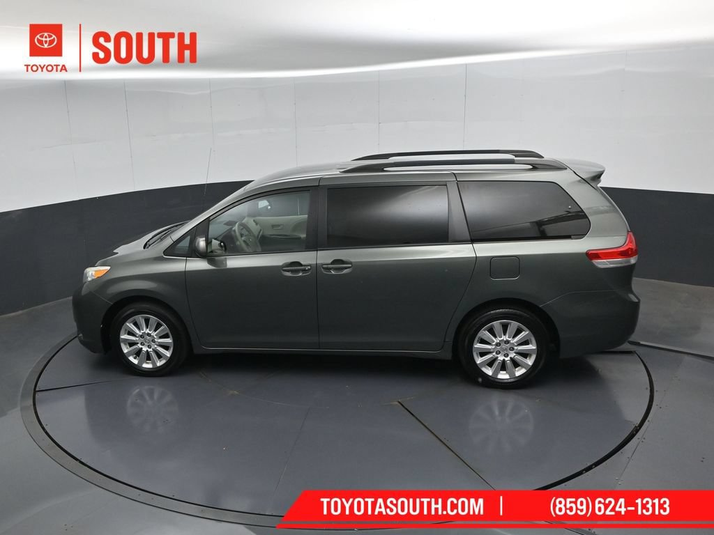 Used 2014 Toyota Sienna LE AWD/4WD image 46