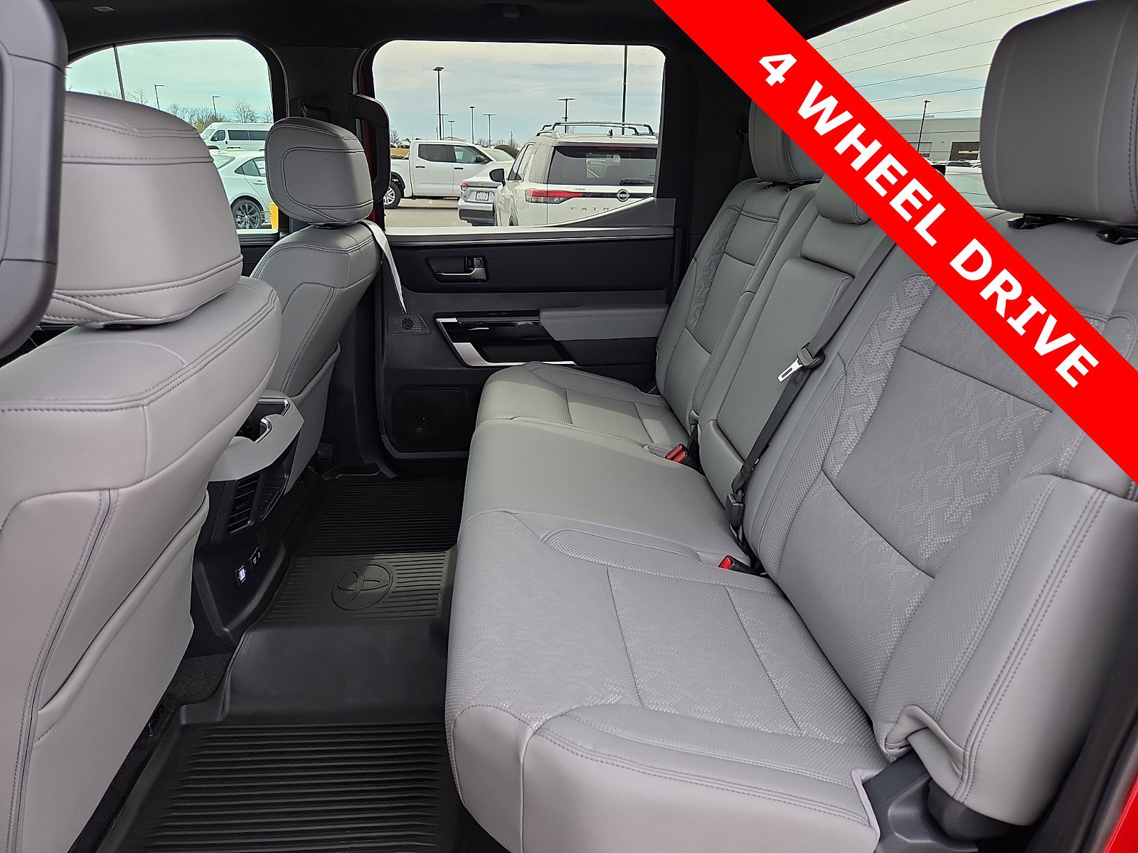Used 2025 Toyota Tundra Limited AWD/4WD image 10