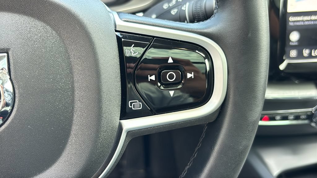 Certified 2025 Volvo XC60 B5 Plus AWD/4WD image 17