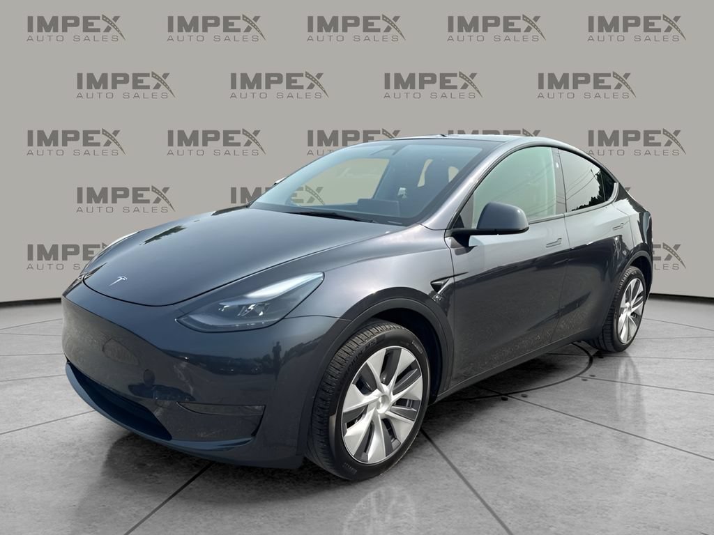 Used 2024 Tesla Model Y Long Range AWD/4WD image 1
