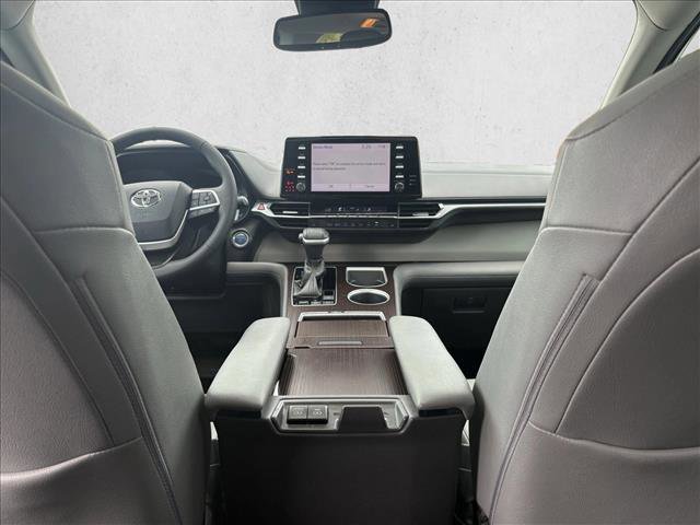 Used 2021 Toyota Sienna XLE FWD image 18