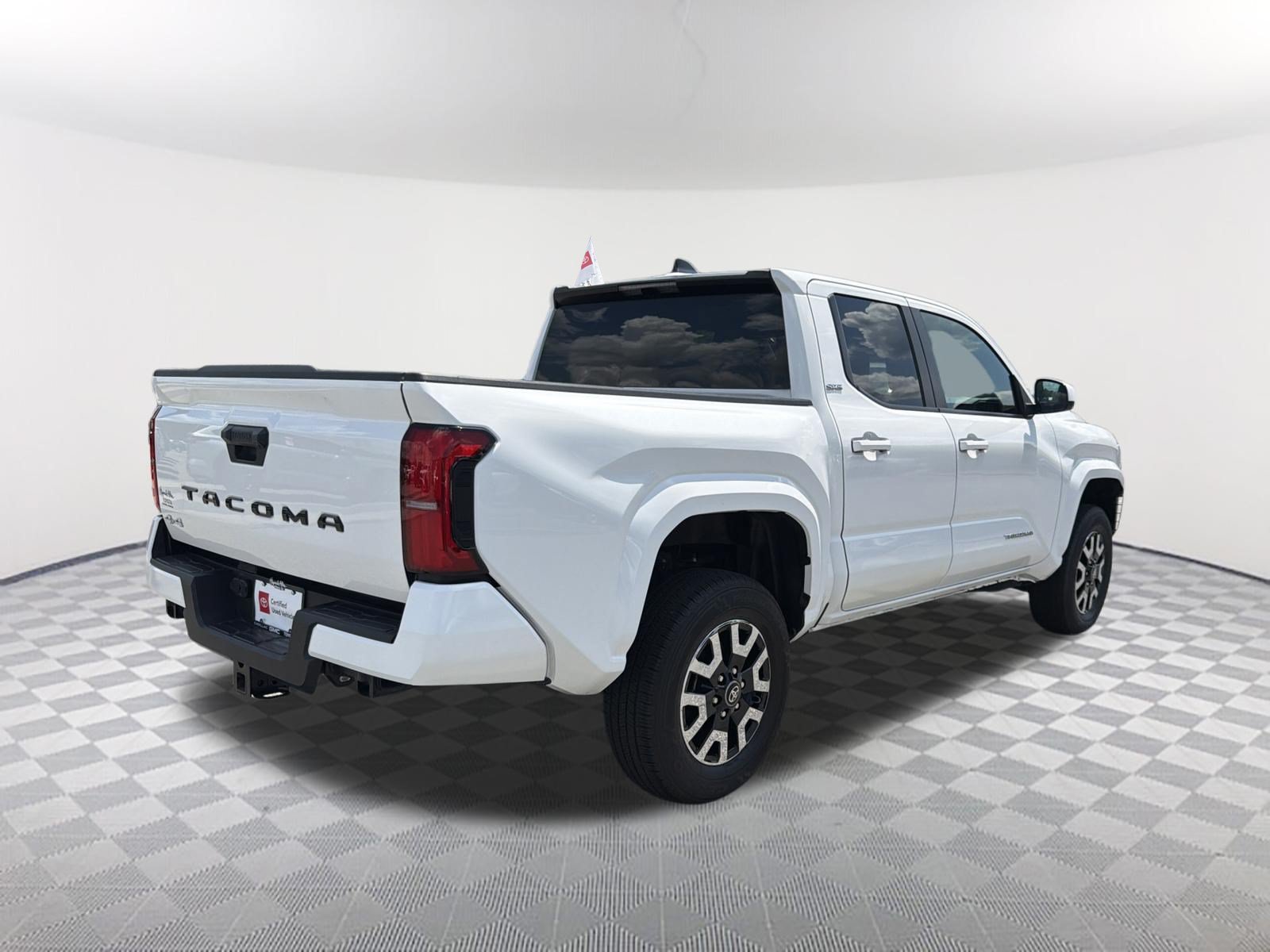 Certified 2024 Toyota Tacoma SR5 AWD/4WD image 16