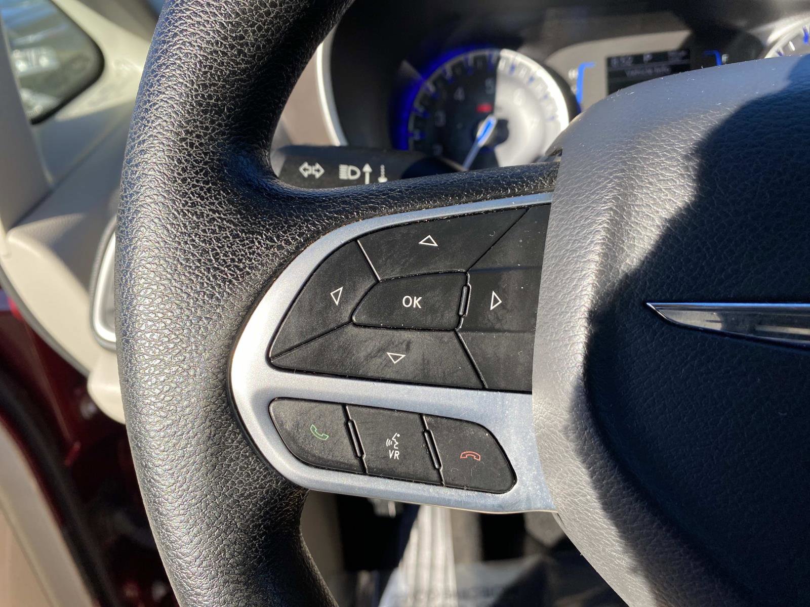 Used 2020 Chrysler Voyager L image 19