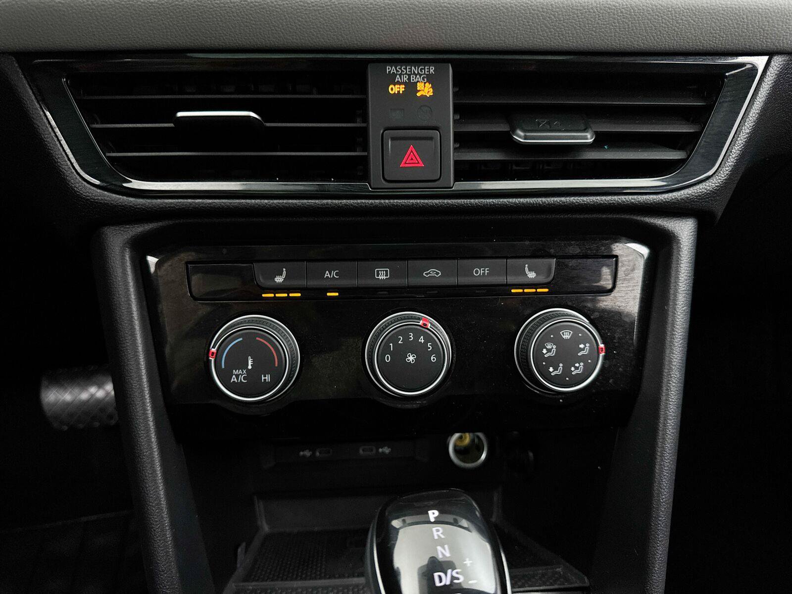 Used 2023 Volkswagen Taos SE w/ Panoramic Sunroof Package FWD image 23