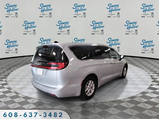 Used 2024 Chrysler Pacifica Touring-L image 5