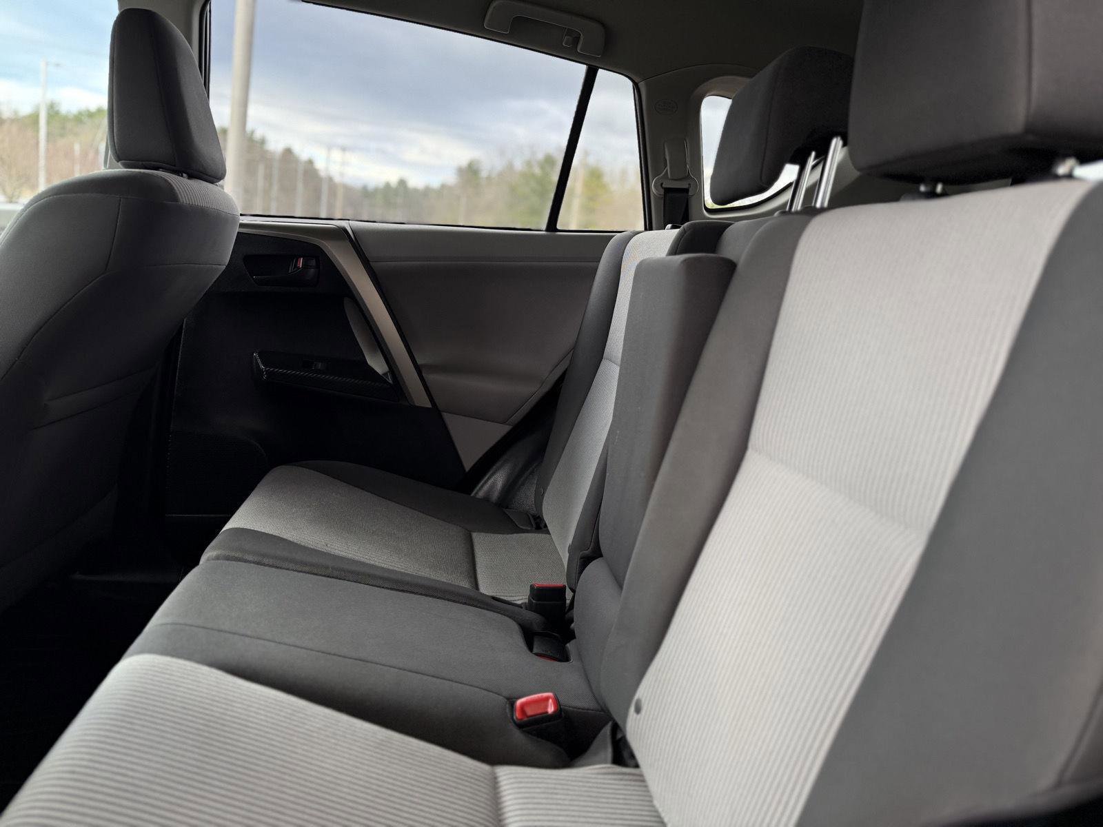 Used 2013 Toyota RAV4 LE image 13