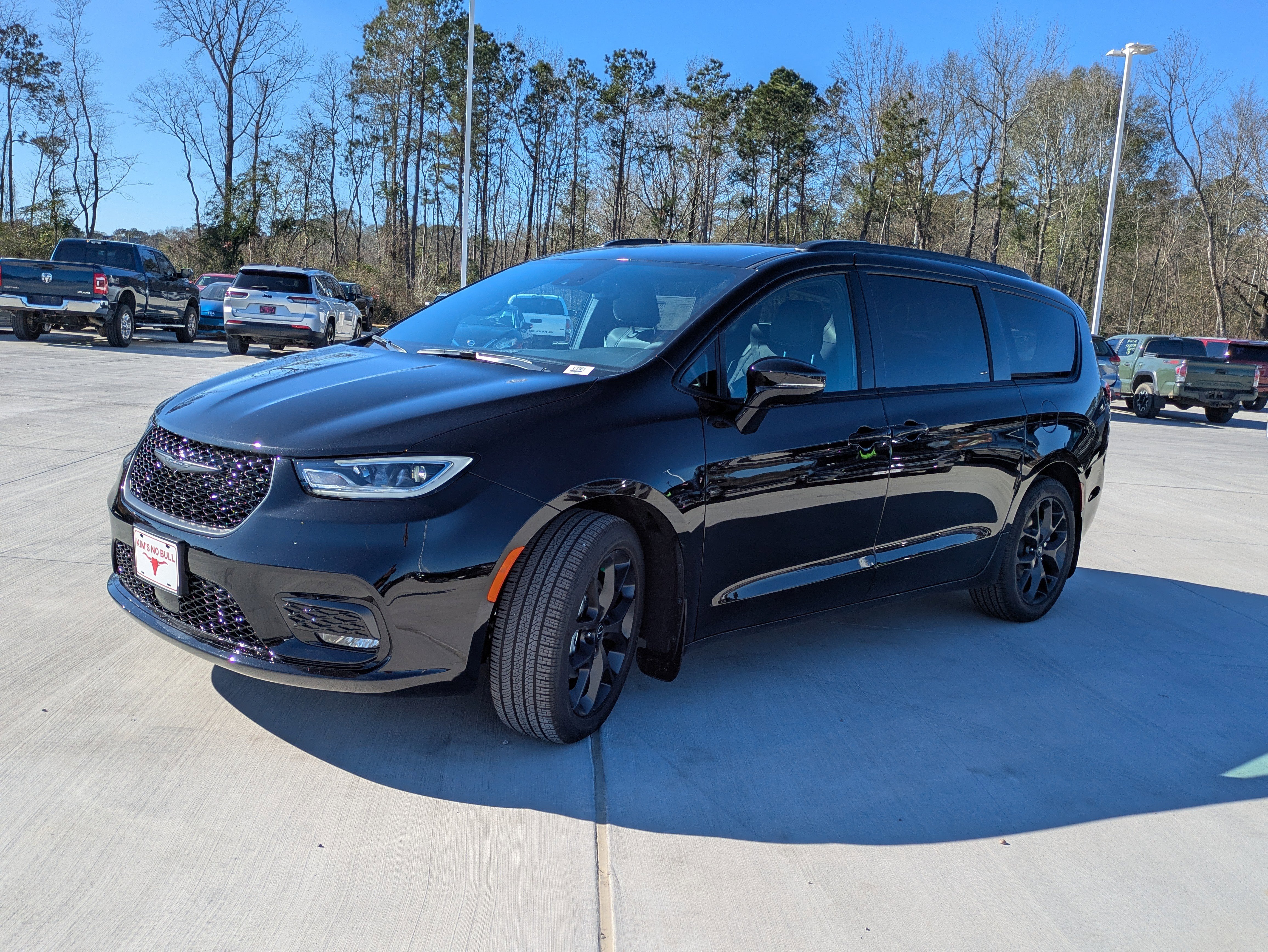 New 2026 Chrysler Pacifica Select w/ S Appearance Package FWD image 3