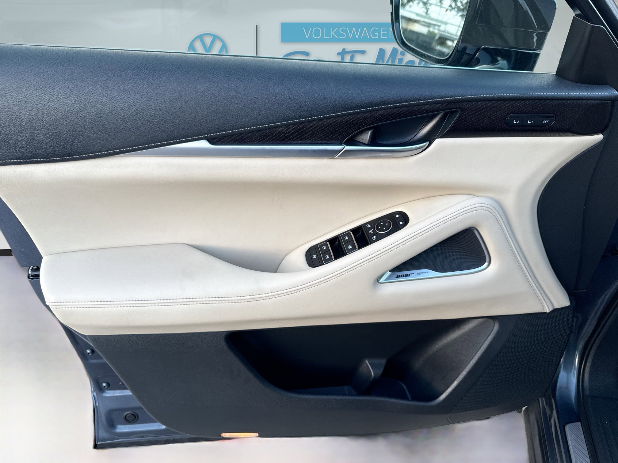 Used 2022 INFINITI QX60 Sensory w/ Cargo Package image 21